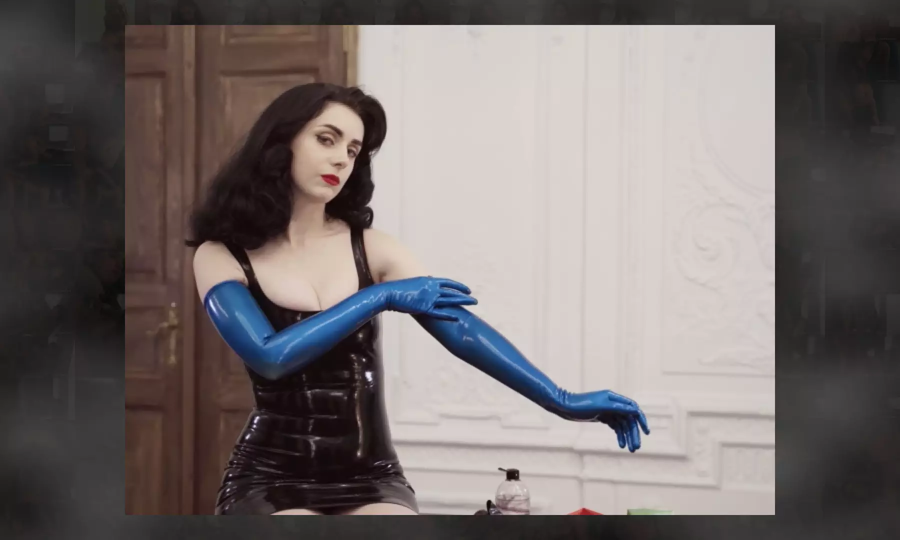 MissEllieMouse: Anpassen von blauen Latexhandschuhen ASMR