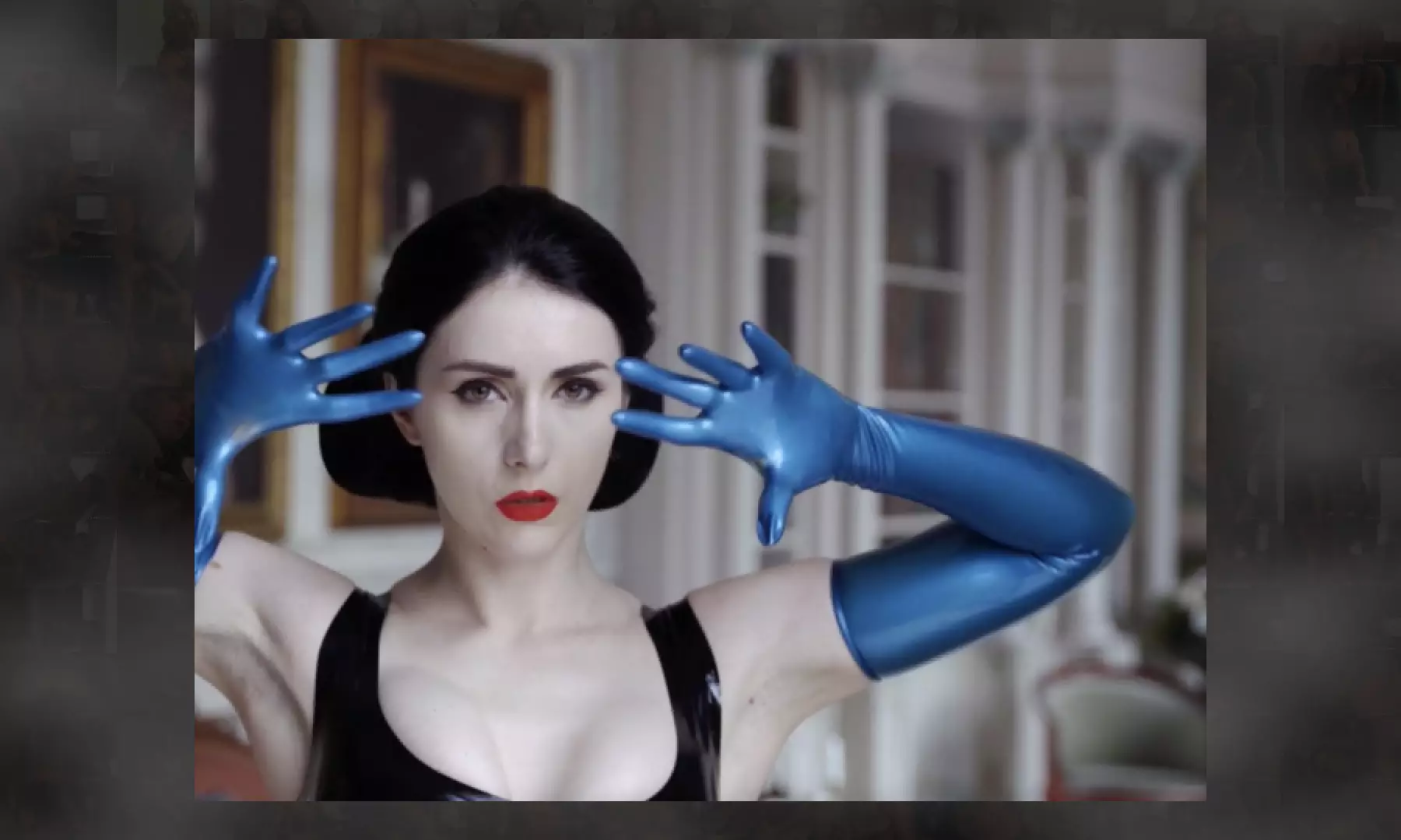 MissEllieMouse: Kinotanz aus blauem Latex
